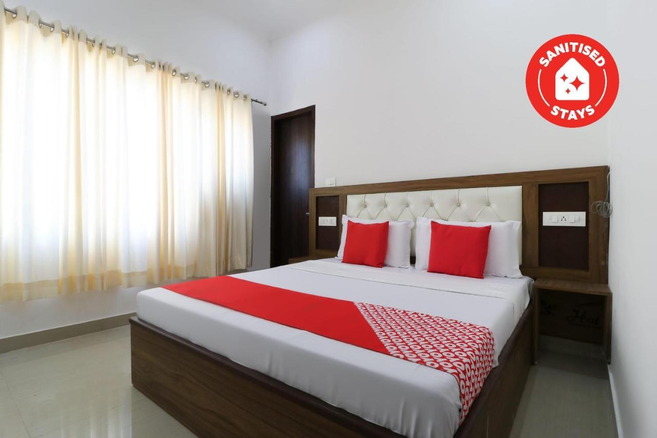 Oyo 64004 Hotel Kartar Zirakpur Kültér fotó