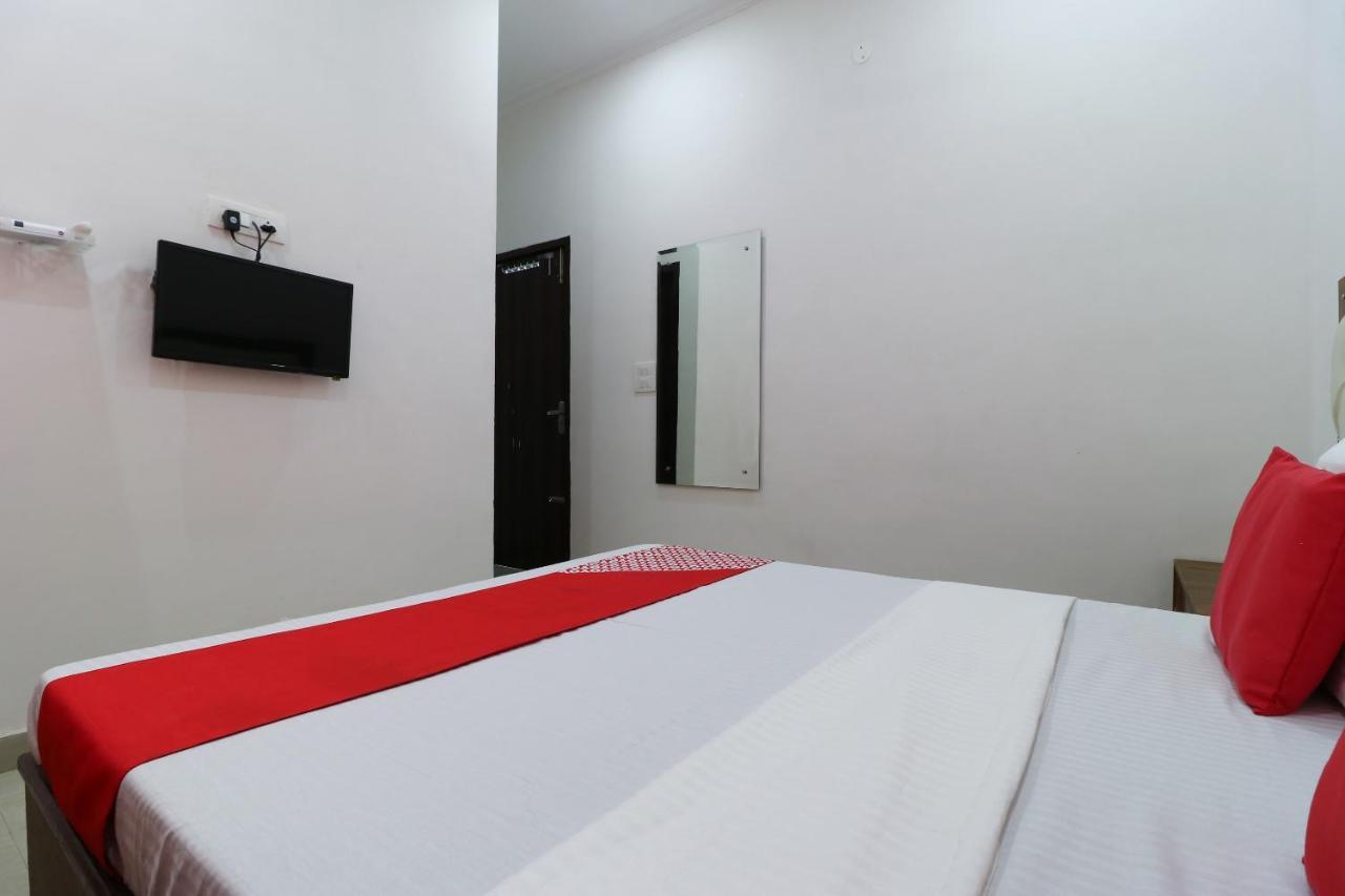 Oyo 64004 Hotel Kartar Zirakpur Kültér fotó