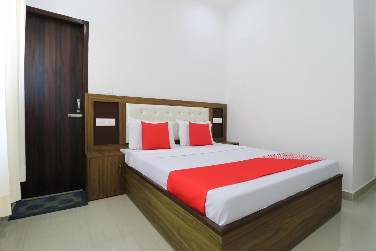Oyo 64004 Hotel Kartar Zirakpur Kültér fotó