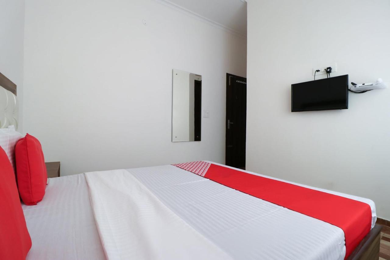 Oyo 64004 Hotel Kartar Zirakpur Kültér fotó
